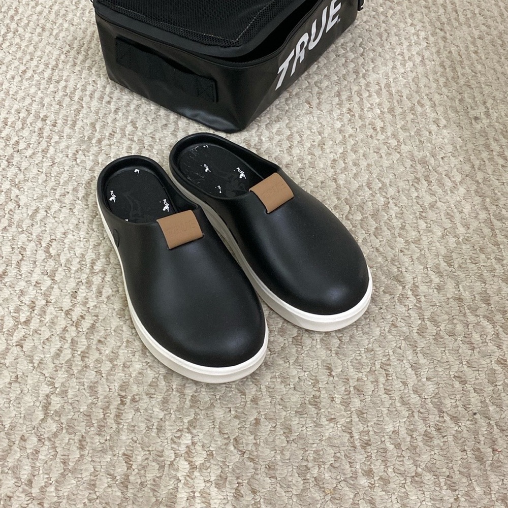 Linksoul TRUE Black Slip-On Shoes with Storage Bag